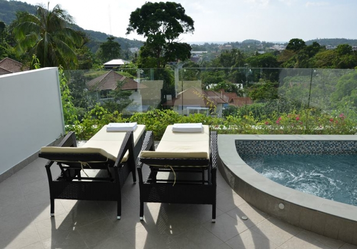 2 bedroom sea view condo with private Jacuzzi 